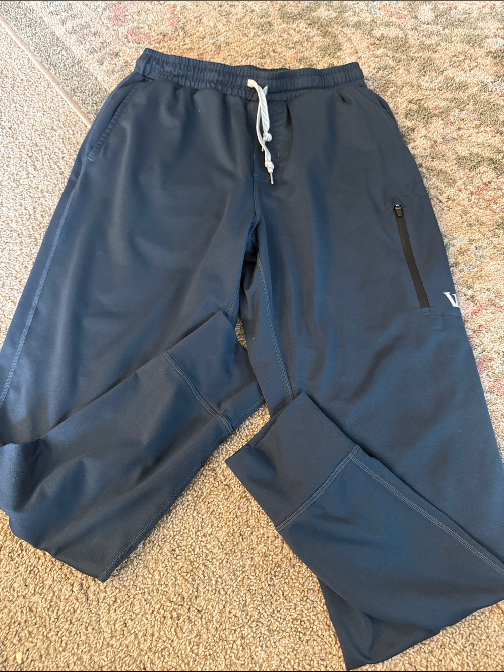 Vuori men’s navy blue heather boyfriend joggers size S